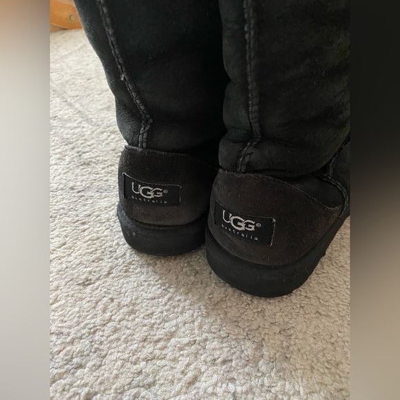 classic tall used black uggs US size 6 shearling - Picture 3 of 8